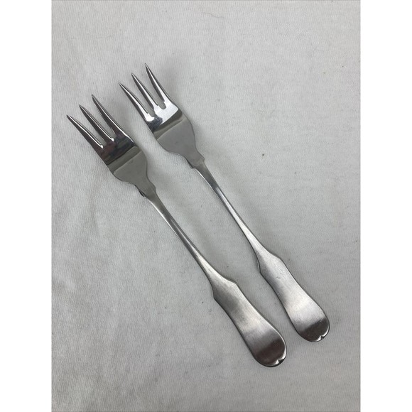 Oxford Hall Stainless OLD FIDDLE Flatware 2 Cocktail Seafood Forks 5 5/8" Japan - Picture 1 of 9